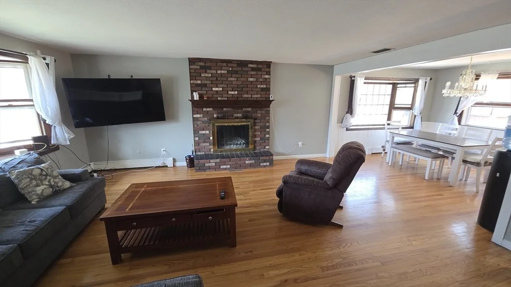 Photo of 142 Marion Cir