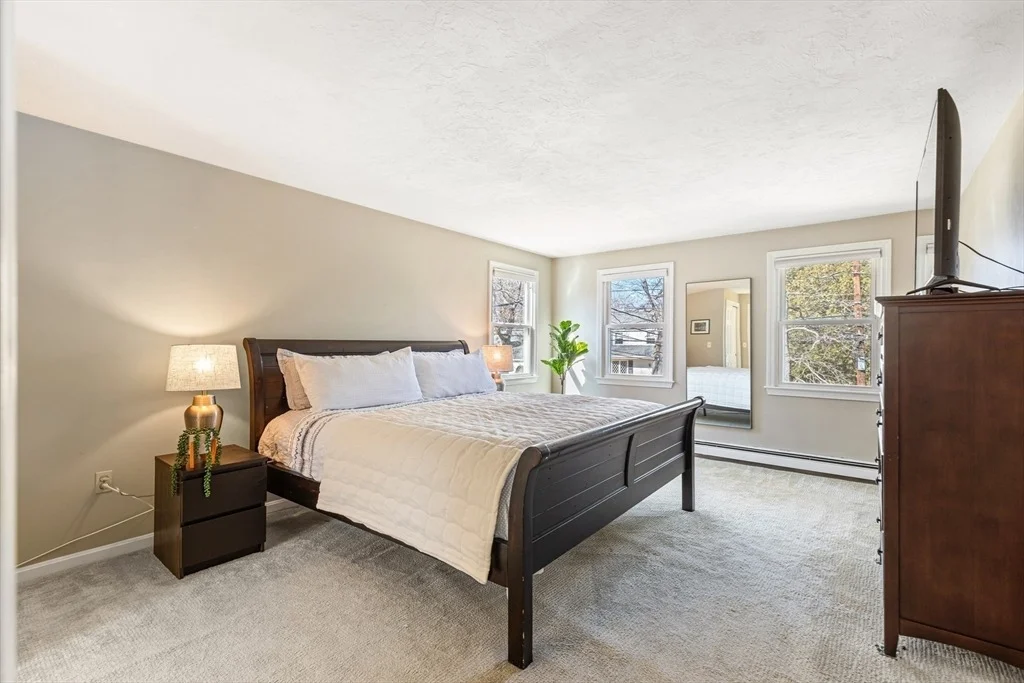 Photo of 886 Salem End Rd