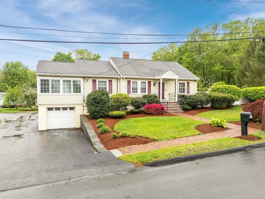 Photo of 2 Winmere Ave