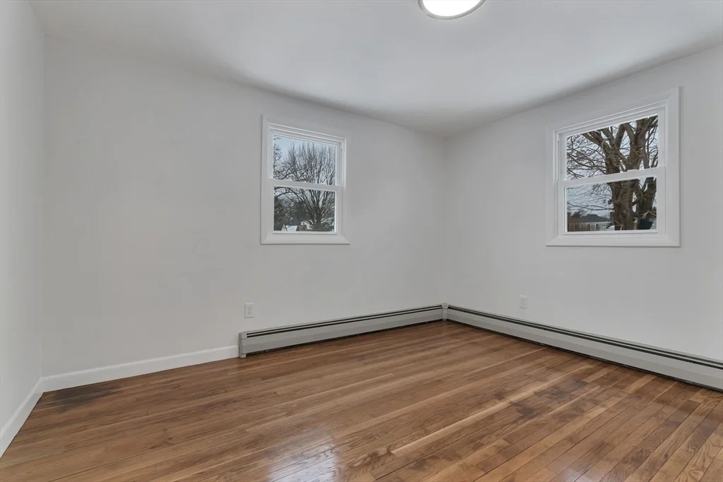 Photo of 11 Hawthorne Dr