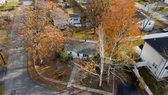 Photo of 42 Lantern Ln