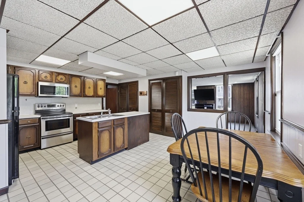Photo of 585 Armory St