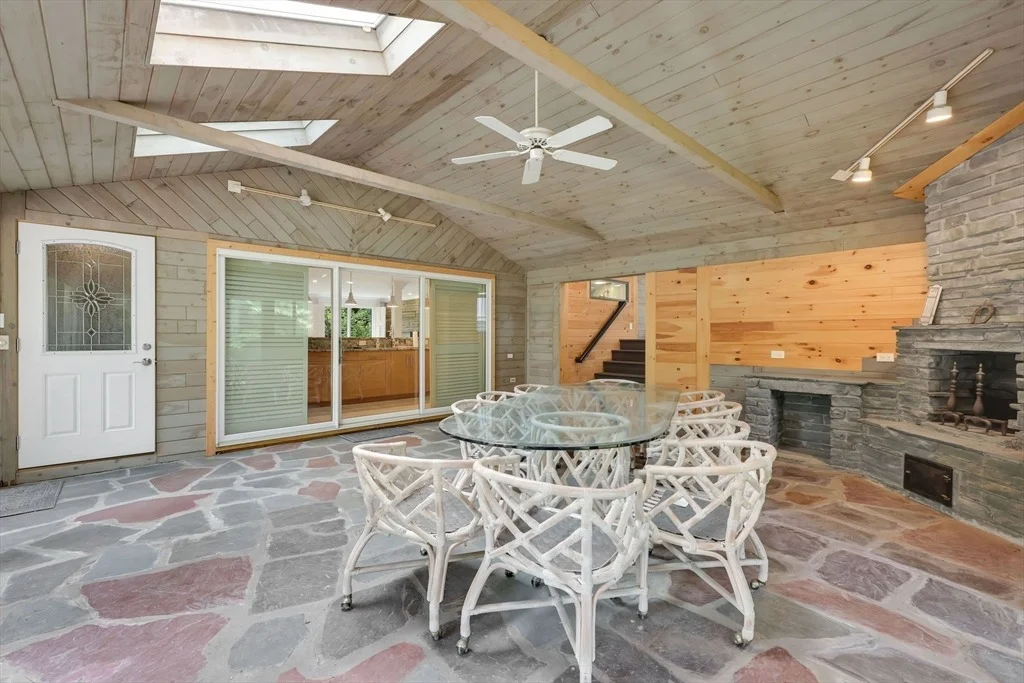 Photo of 8 Fox Hill Dr