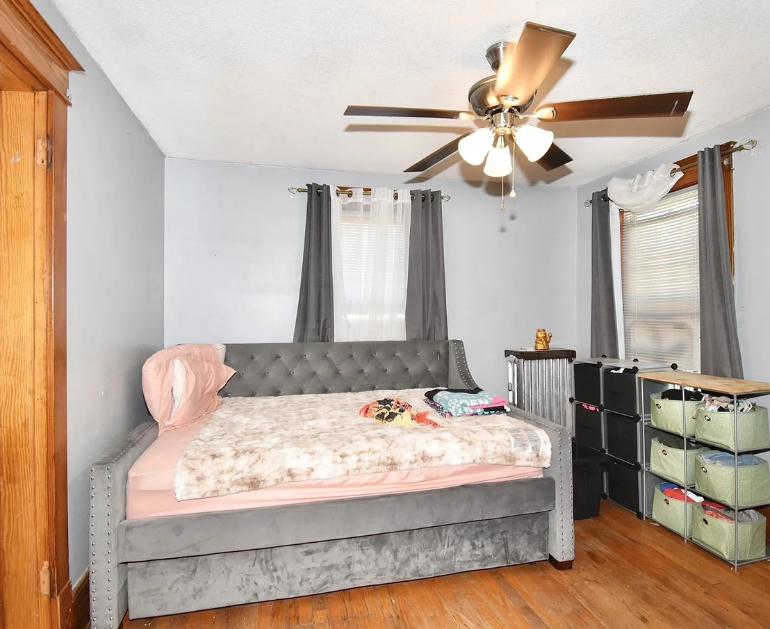Photo of 1245 Bay St