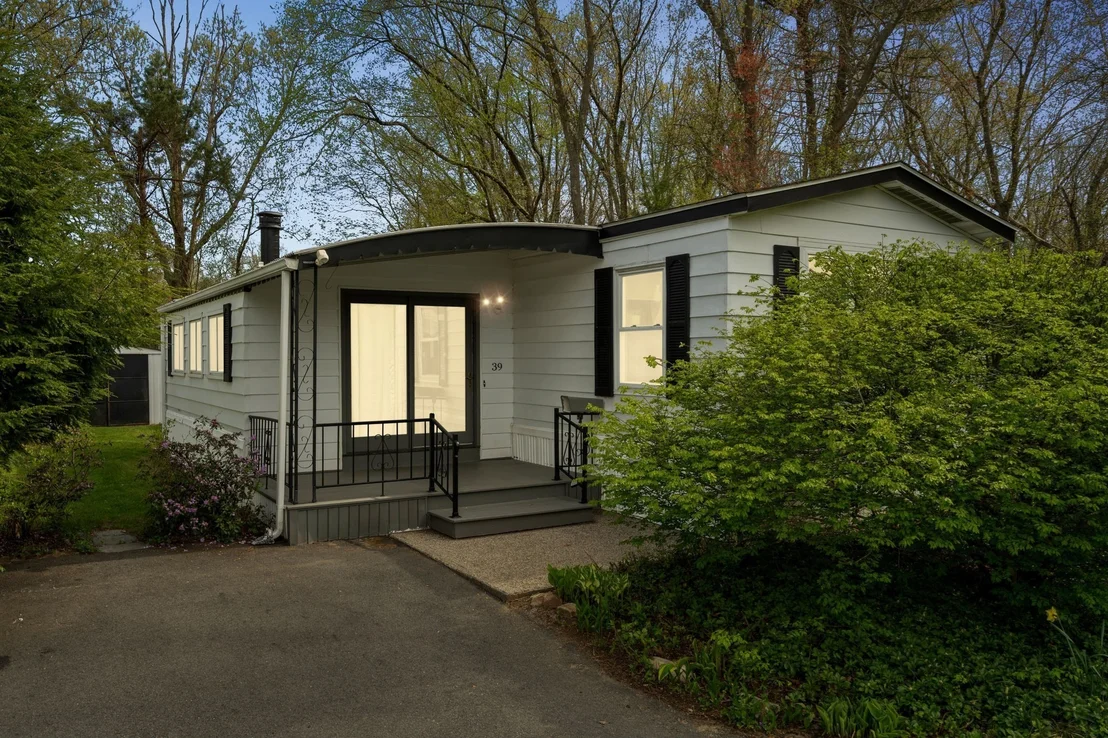 Photo of 39 Thayer Dr