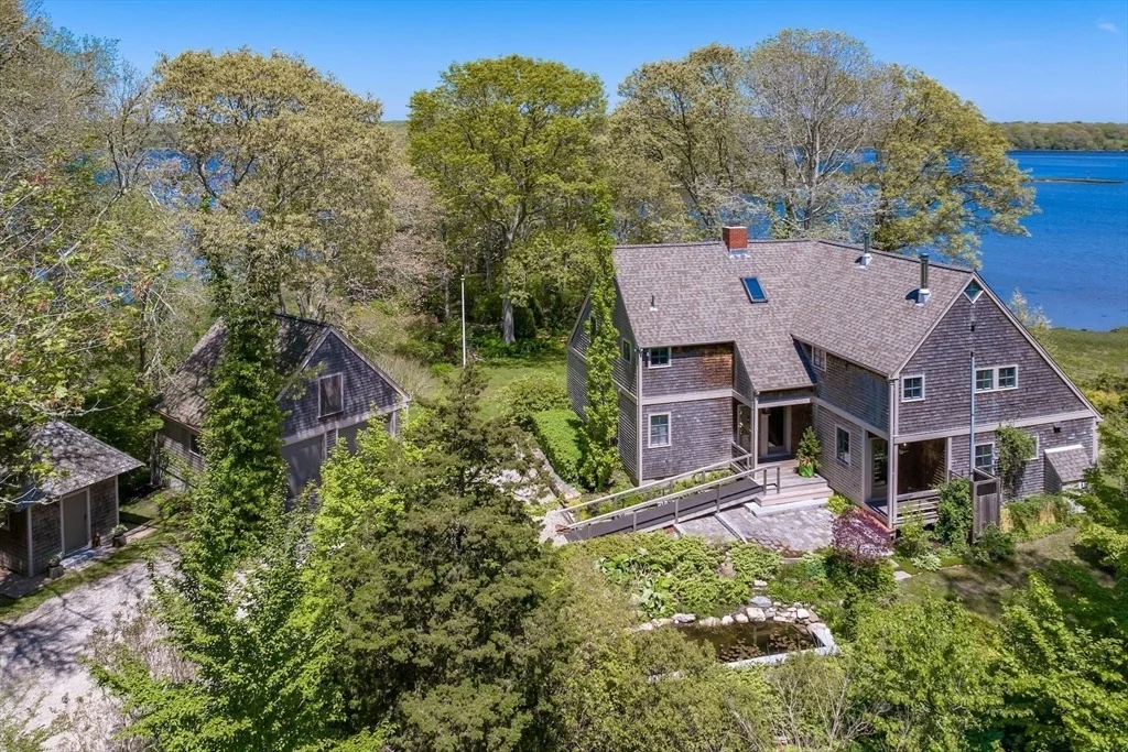 Photo of 246 River Road