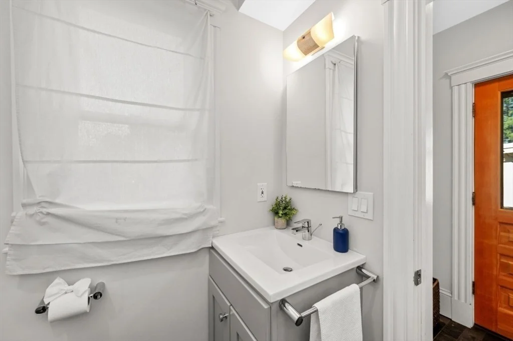 Photo of 46 Jerome Ave