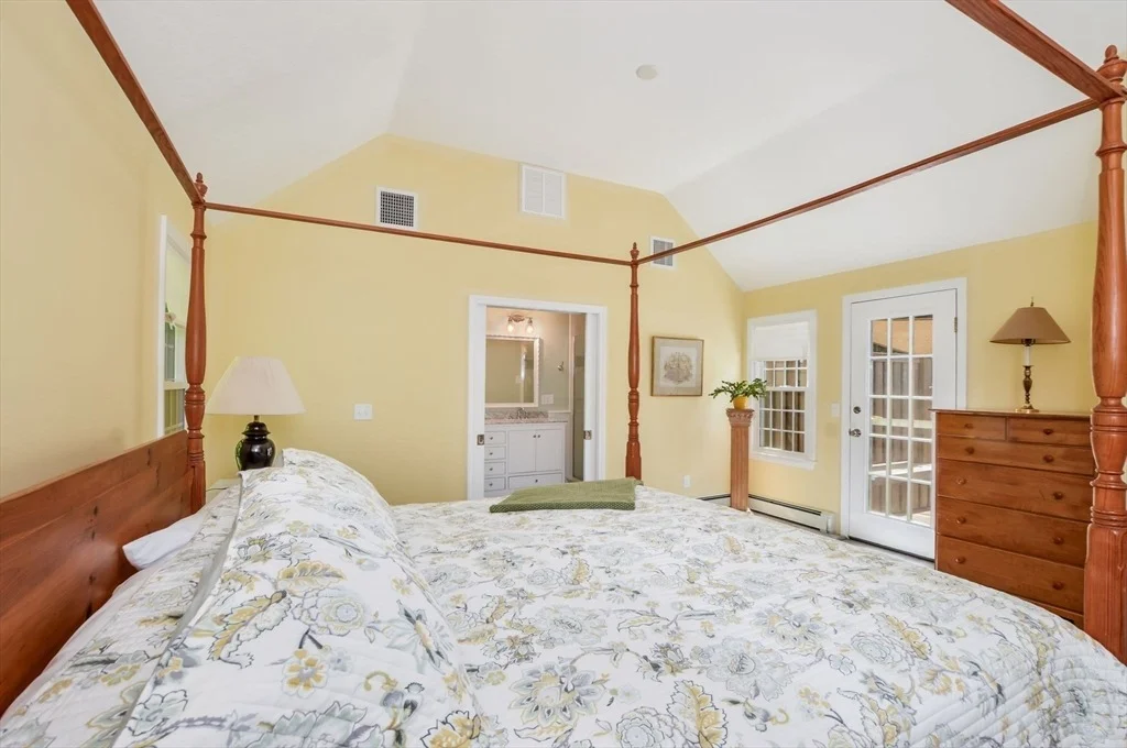 Photo of 290 Cotuit Bay Dr