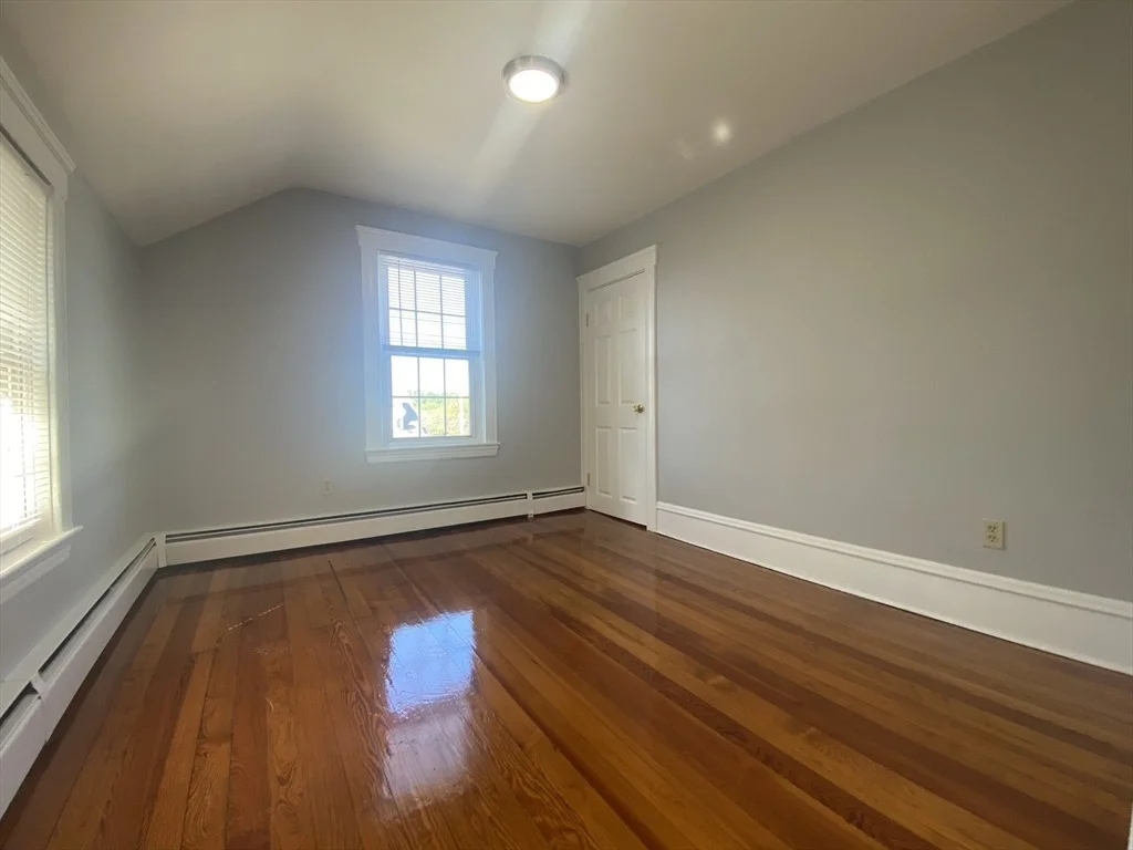 Photo of 986 N Eastern Ave