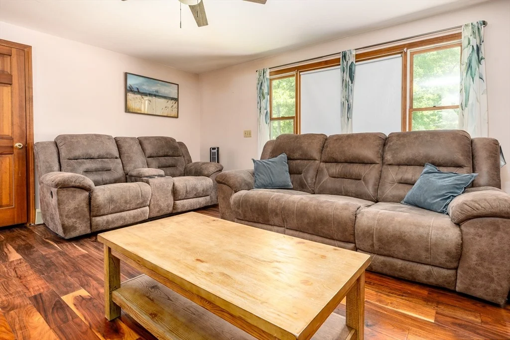 Photo of 1529 Race Ln