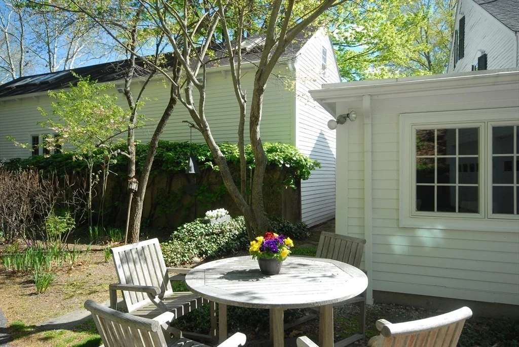 Photo of 105 Lexington Rd