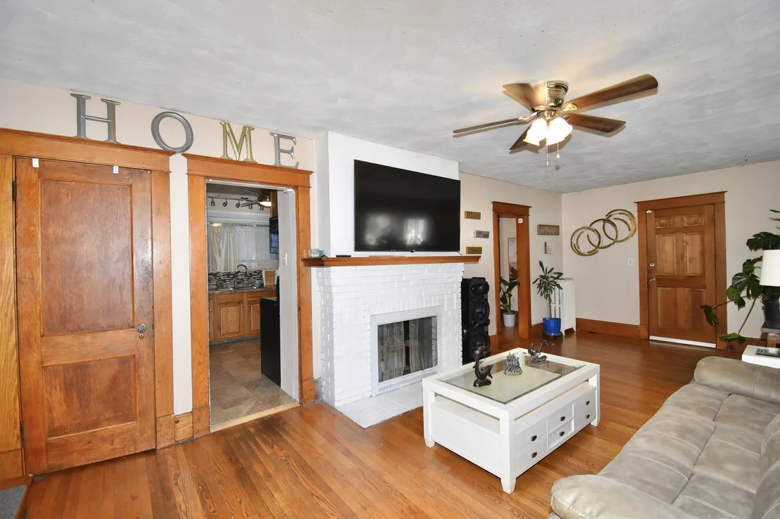 Photo of 1245 Bay St