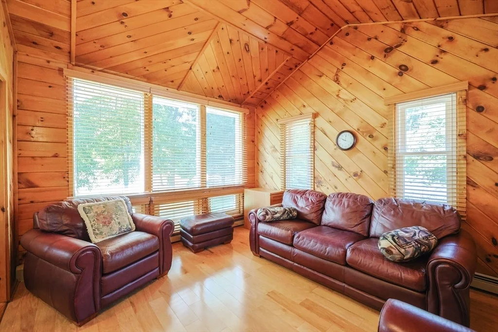 Photo of 6 Weetamoe Dr
