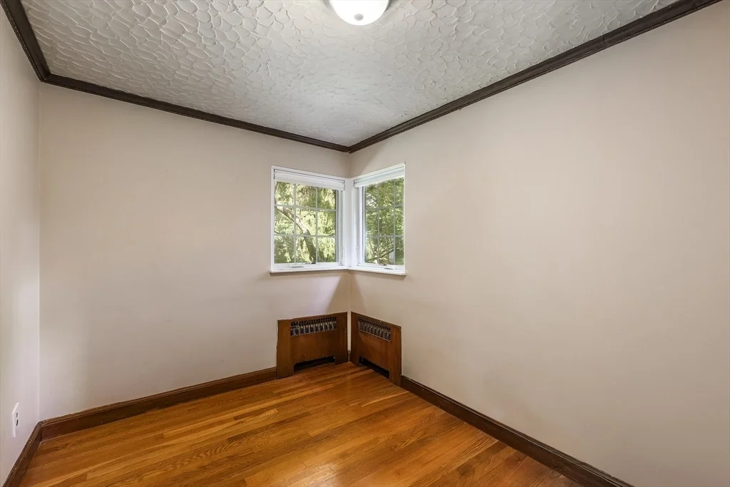Photo of 6 Old Brook Dr