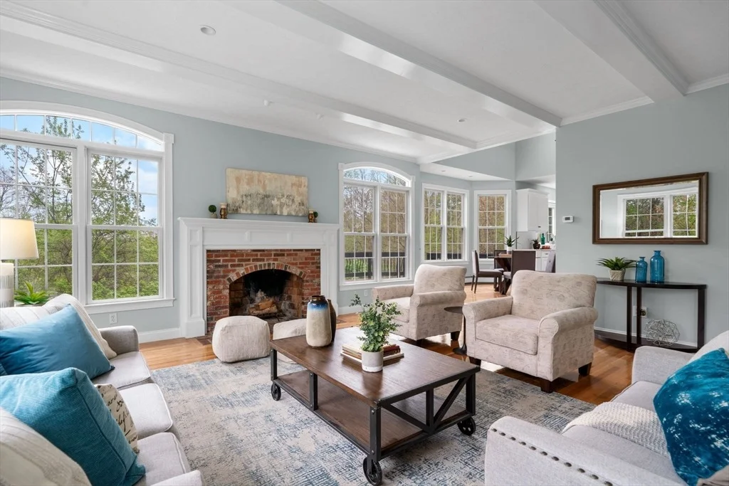 Photo of 19 Estabrook Ln
