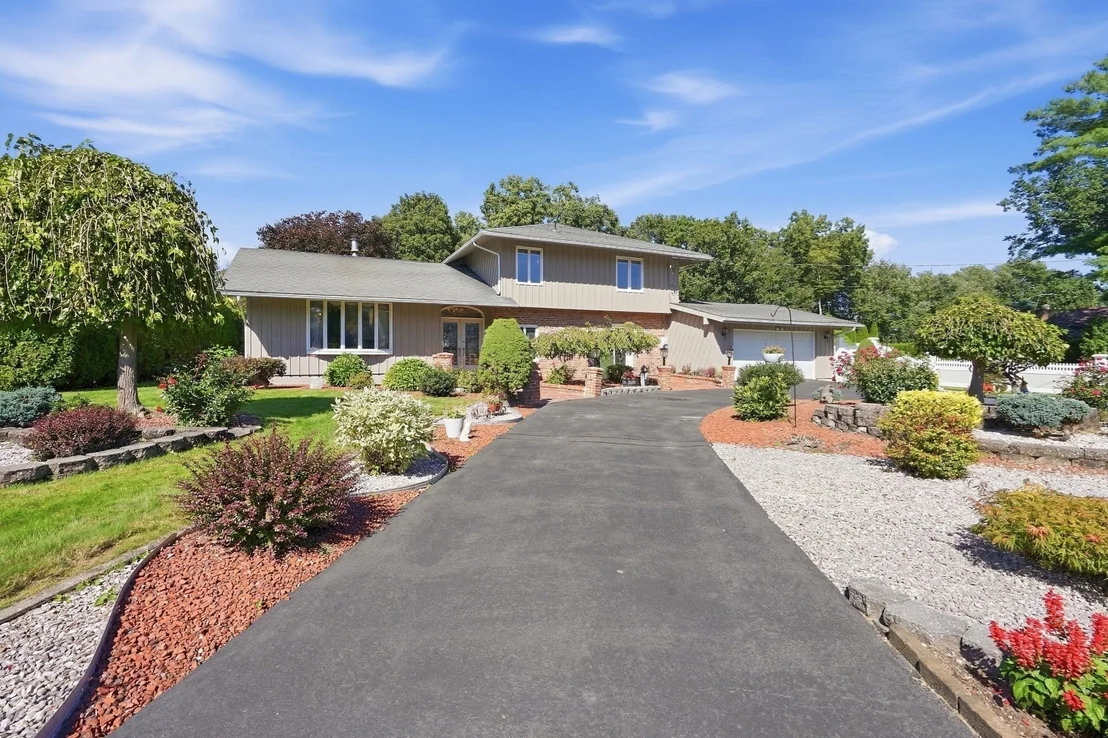 Photo of 105 Higher Brook Dr