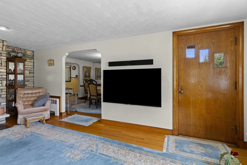 Photo of 96 Loring Ave