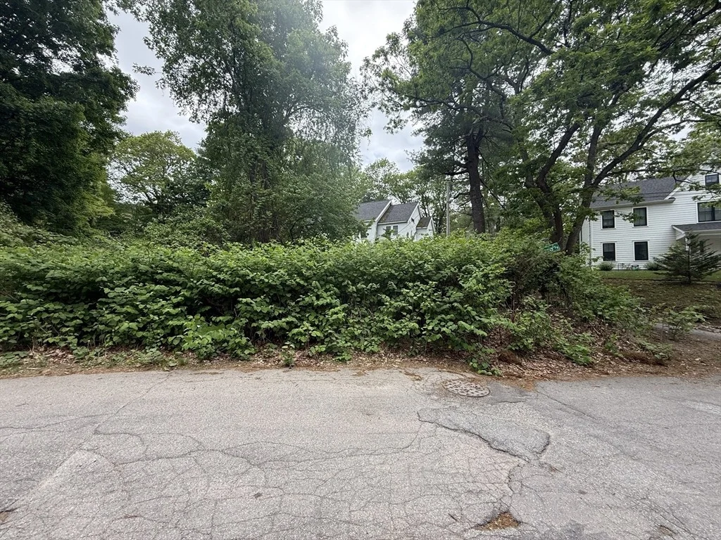 Photo of 4 Shore Rd