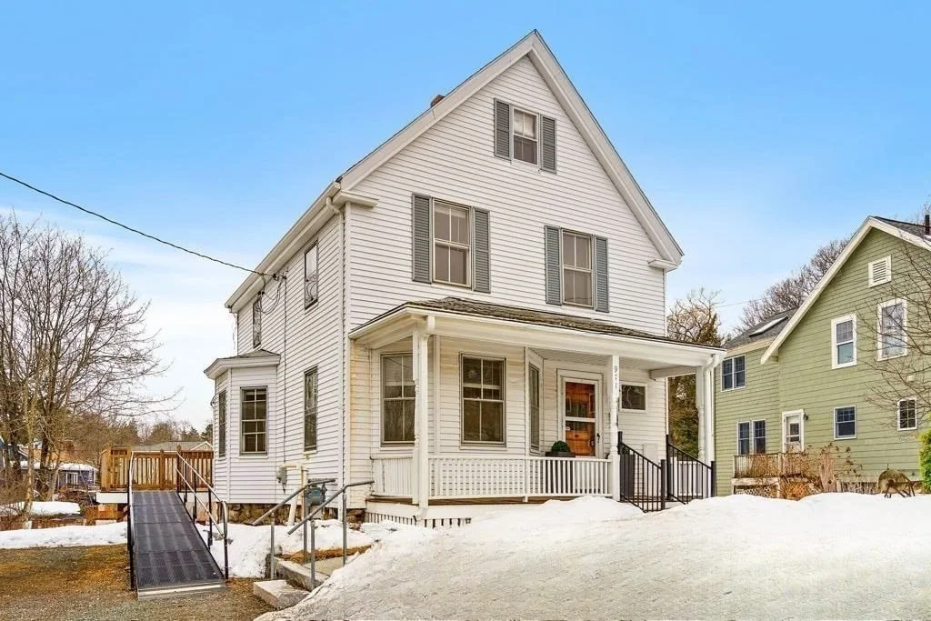 Photo of 971 Webster St