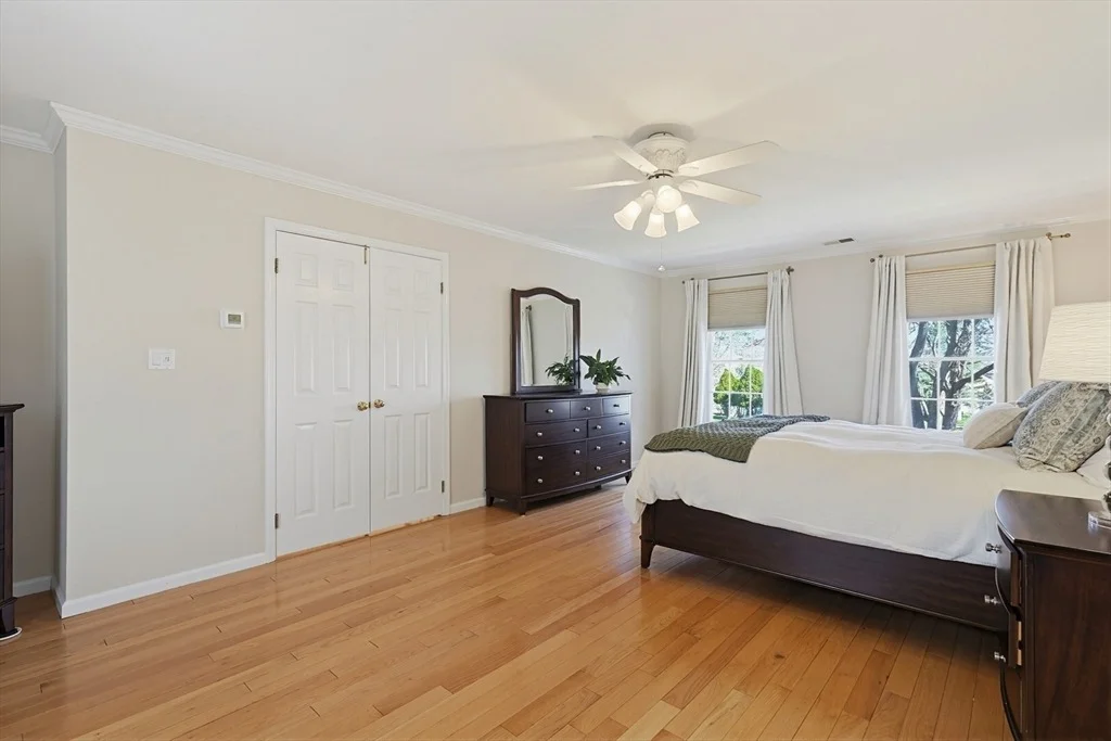 Photo of 8 Weyman Ln