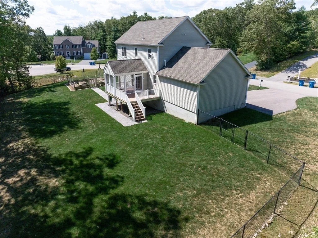 Photo of 11 Willow Brook Ln
