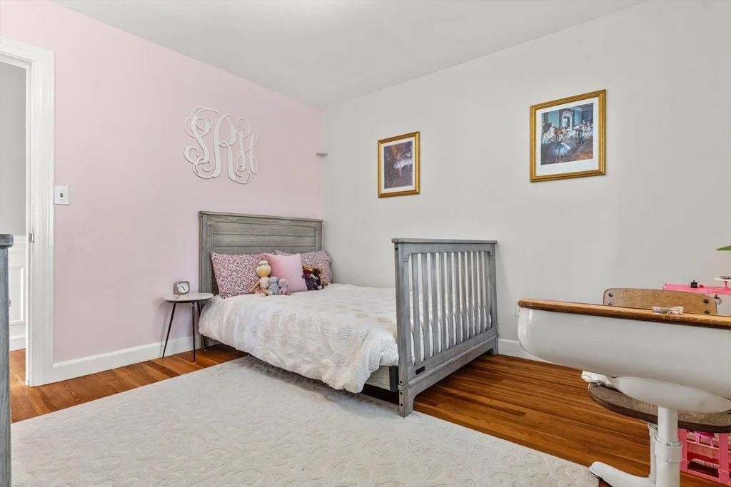 Photo of 28 Riverside Sq