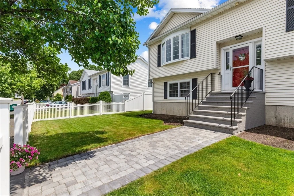 Photo of 34 Moffett Road
