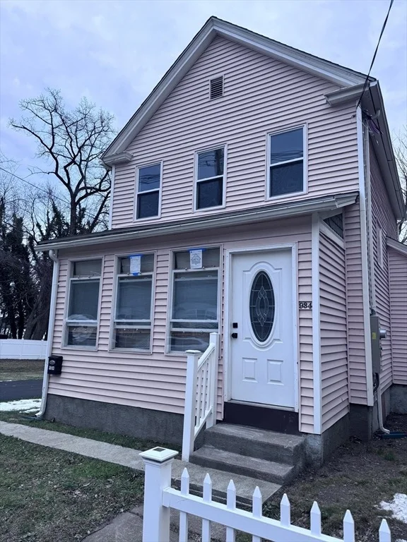 Photo of 934 Main St