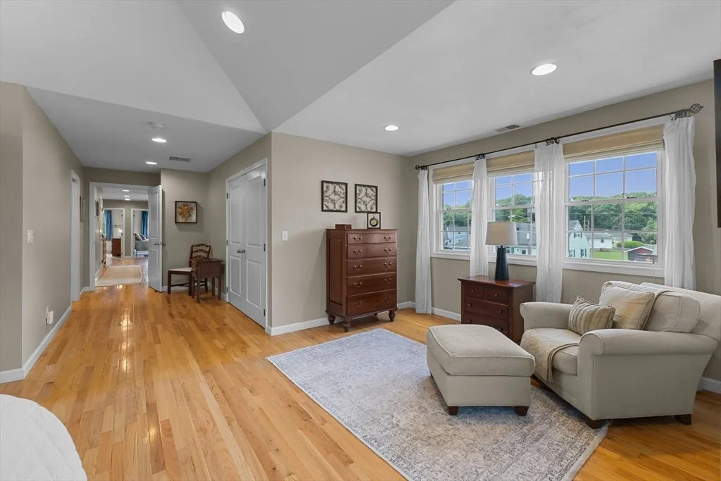 Photo of 7 Eaton Dr