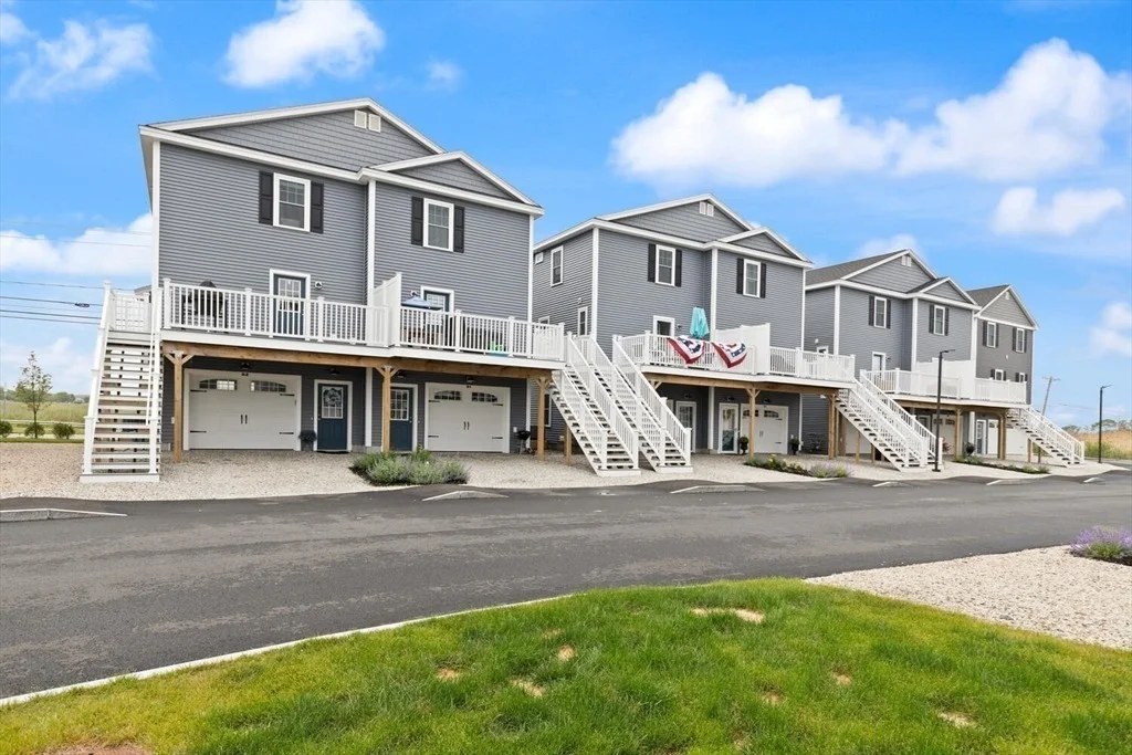 Photo of Unit D2 at 207 Beach Rd