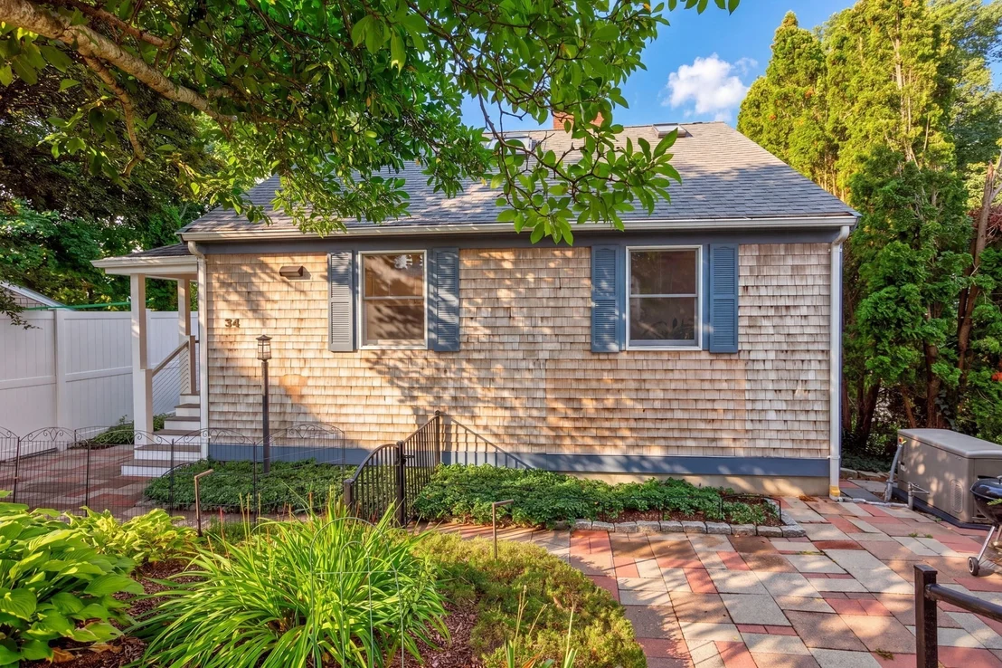 Photo of 34 Dexter Ave