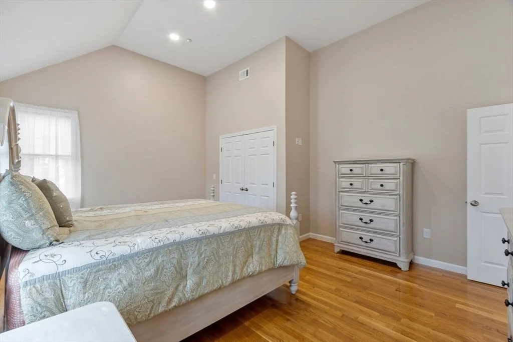 Photo of 14 Lakeview Ave