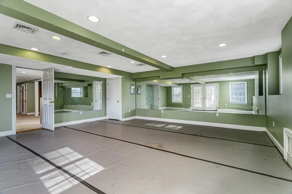 Photo of 4 Madigan Ln