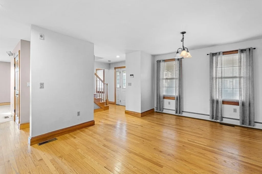 Photo of 7 Deerfield Ln