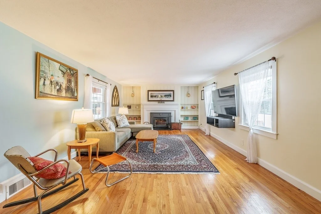 Photo of 236 Burbank Rd