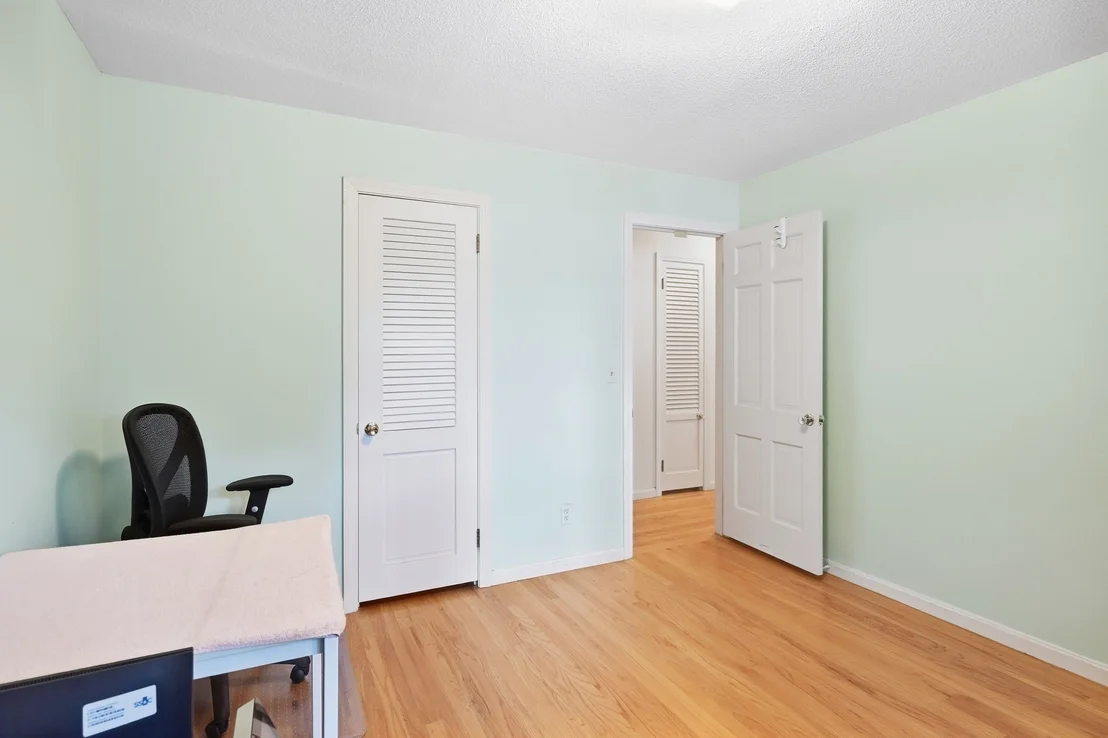 Photo of 185 Redfern Dr