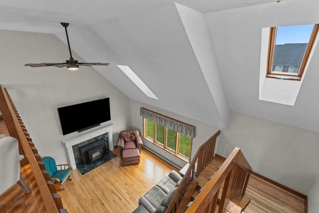 Photo of 16 Flint Pond Rd