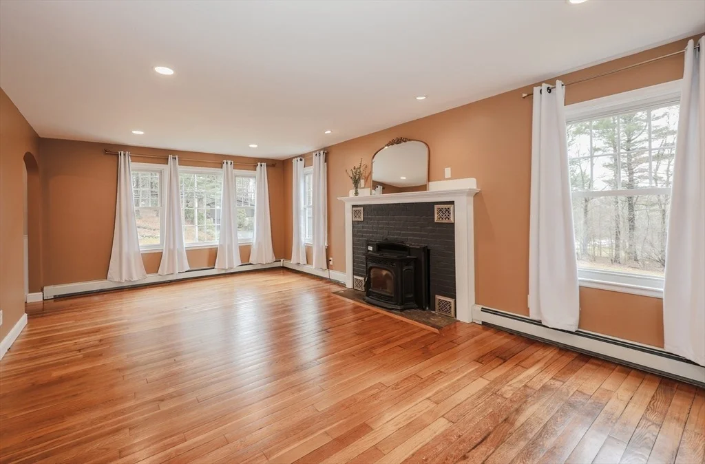 Photo of 34 E Derry Rd