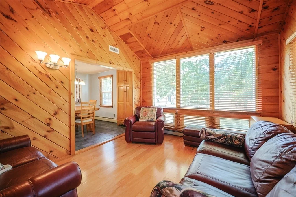 Photo of 6 Weetamoe Dr