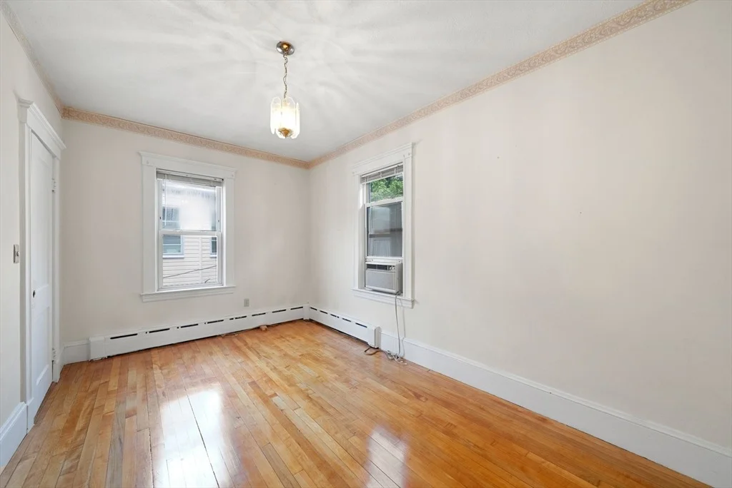 Photo of 562 Broadway