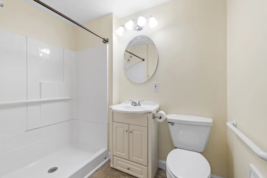 Photo of 47 Lakeview Ave