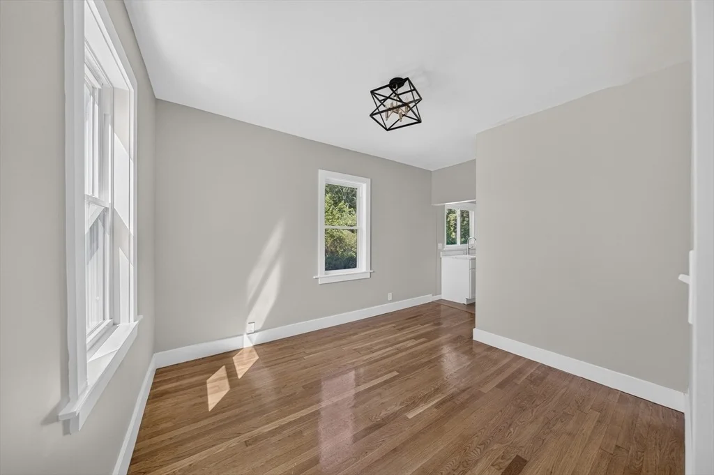 Photo of 71 Great Neck Rd