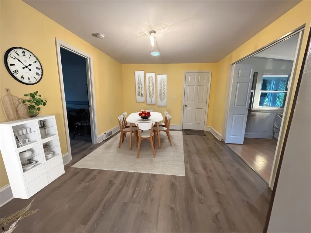 Photo of 8 Jasmine Ln