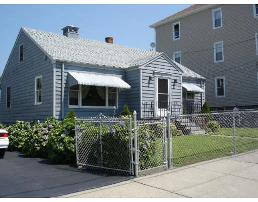 Photo of 586 Slade St