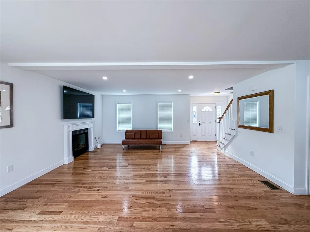 Photo of 11 Farland Cir