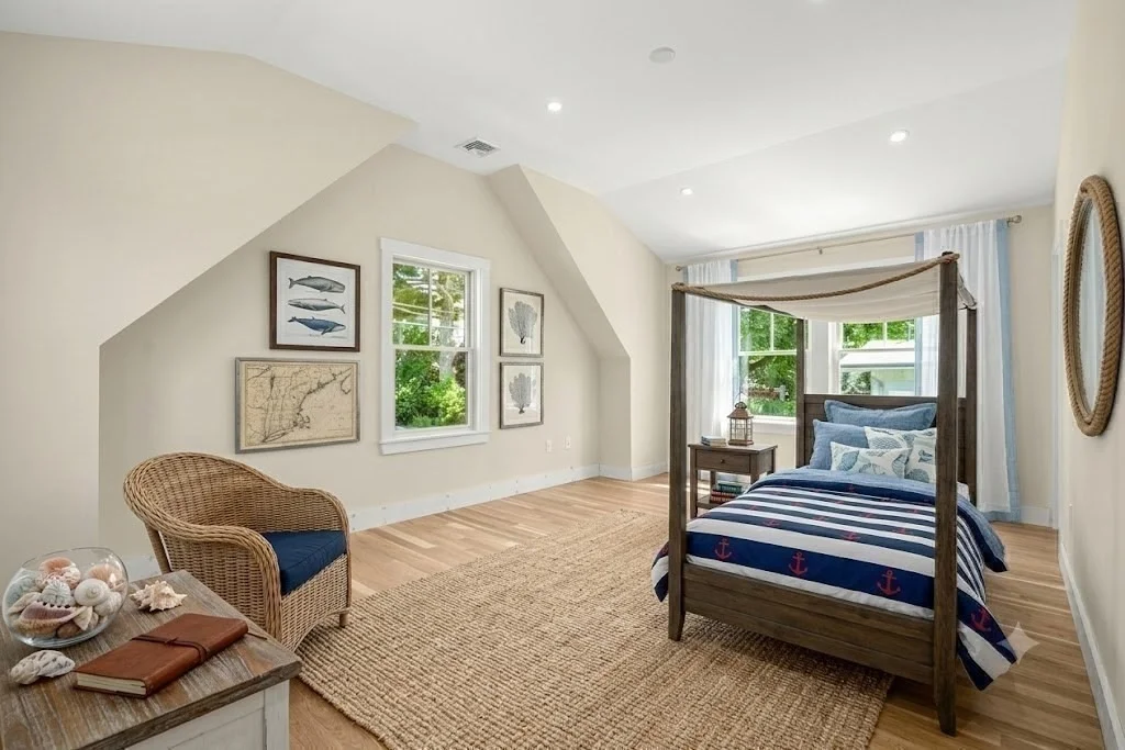 Photo of 10 Naugus Ave