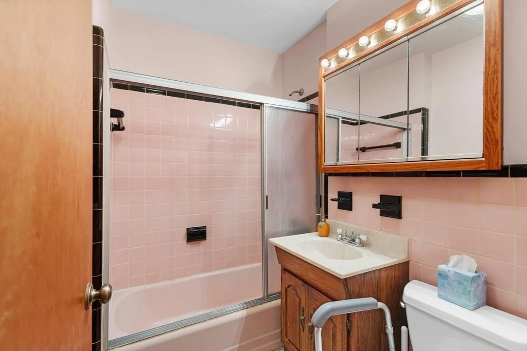 Photo of 33 Springdale Ave