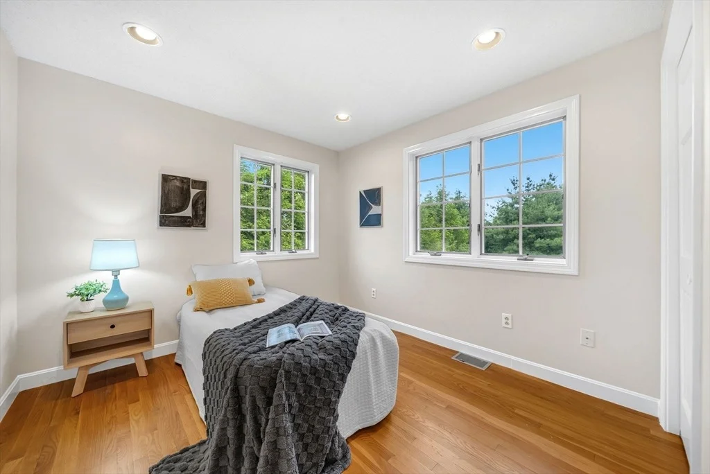 Photo of 4 Meadow Dr