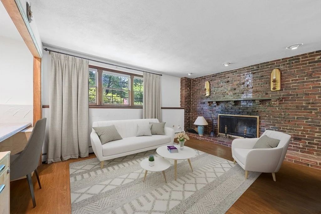 Photo of 71 Colonial Dr
