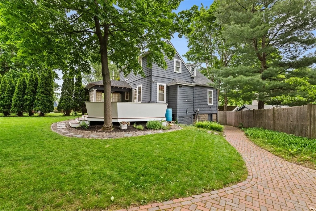 Photo of 304 Lowell Street